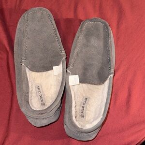 Men’s gray slippers